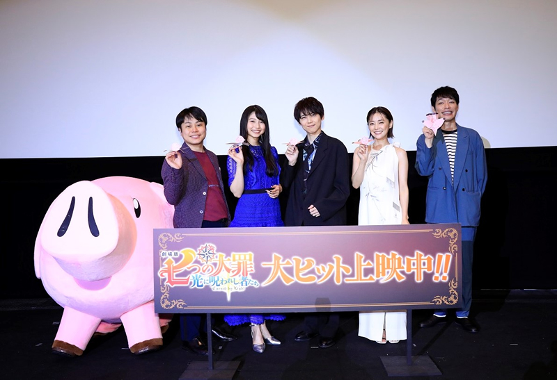 7月3日 土 公開記念舞台挨拶イベントレポート トンでもない壇上サプライズに一同ビックリ 笑顔尽しでフィナーレ幕開け News 劇場版 七つの大罪 光に呪われし者たち 公式サイト